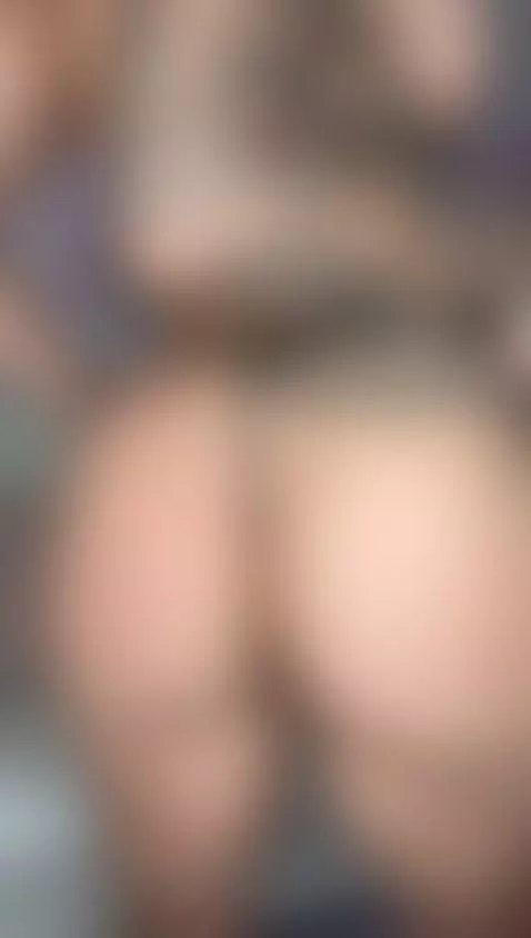 Queen of twerk! let me shake my ass in your face 🍑💥 by andregill