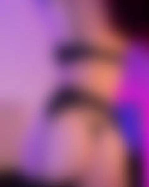 Shake Shake my sexy ass🍑👄 by roxxy-mora