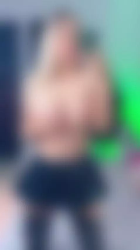 Horny blonde by kemindians