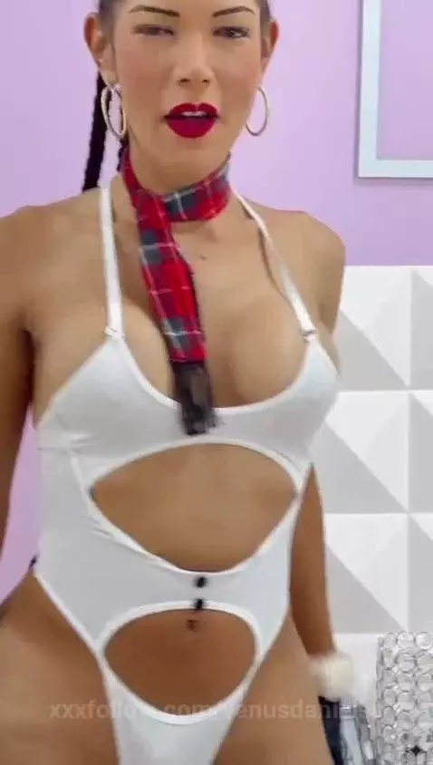 Enjoy this beautiful day next to me! 💗🤤🍒
https://es.stripcha... by venusdanielss