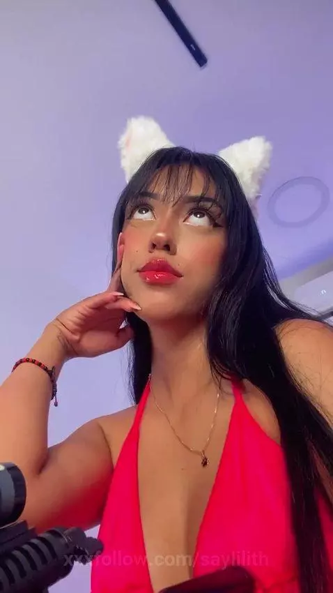 The girls came out to tell you good morning! 😘😉 by saylilithh