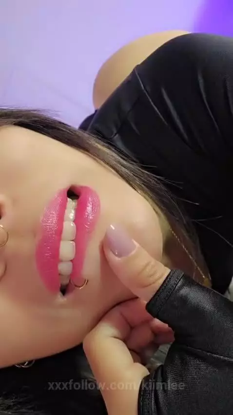 sexy bite in my mouth and fuck me merciless 😏🔥 by kiimlee