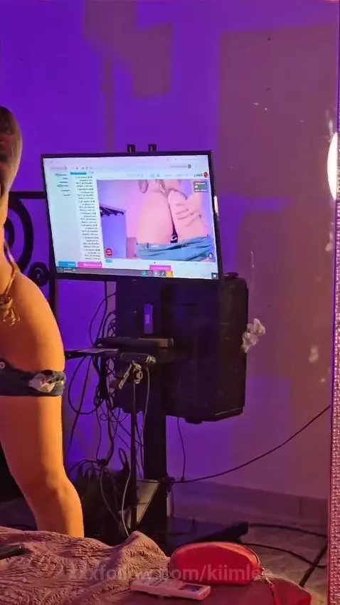 My big butt in the mirror reflection 💎 by kiimlee