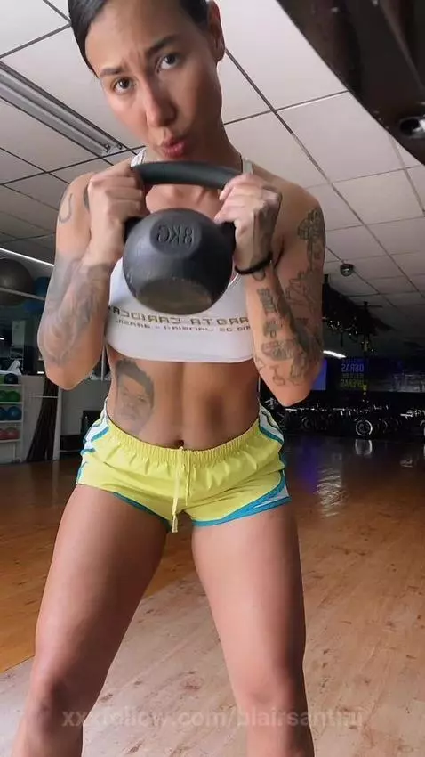 alzandonla pesa se me salieron las tits 🤭🔥 by blairsantini