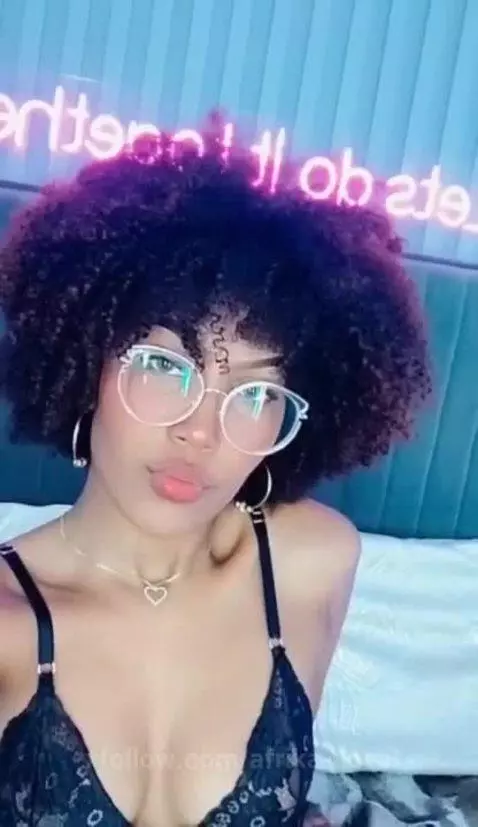 Look at me and fall in love, darling by afrika-nova