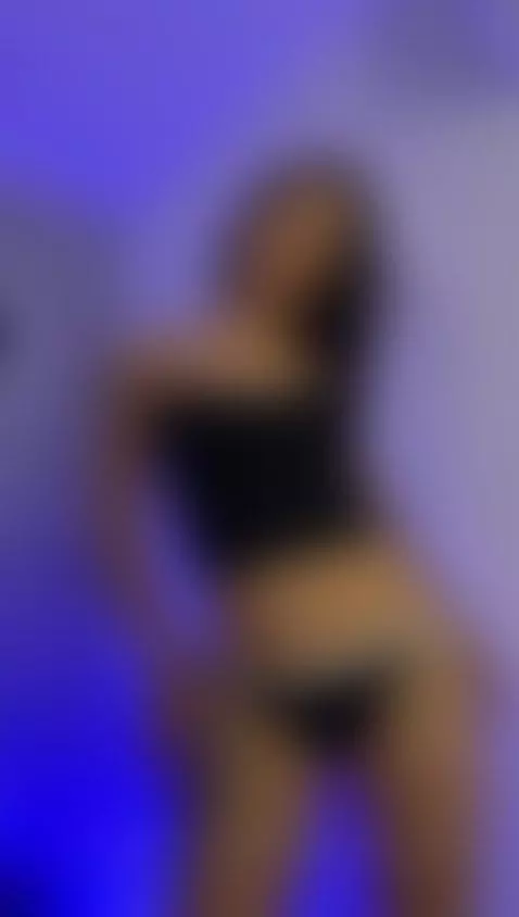 Its being  so hot here!! 🔥 or maybe its just me?? 🥵 Im feeli... by stefythomson