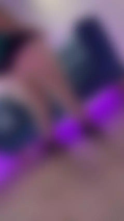 Do you like how I move my hips and my big ass.... By the way... by lenah-smith