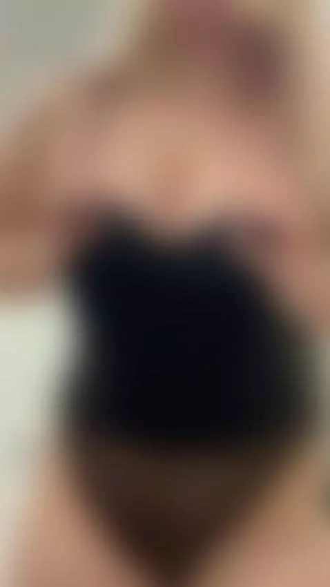 I can’t stop showing off my tits today by yourbustyblond3