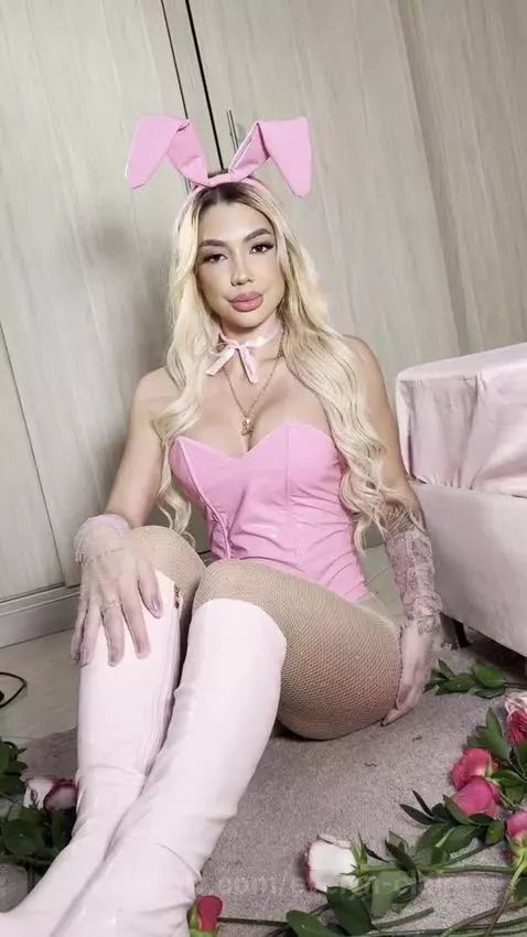 Check my profile for more 💋🔥 by evelyn-clair