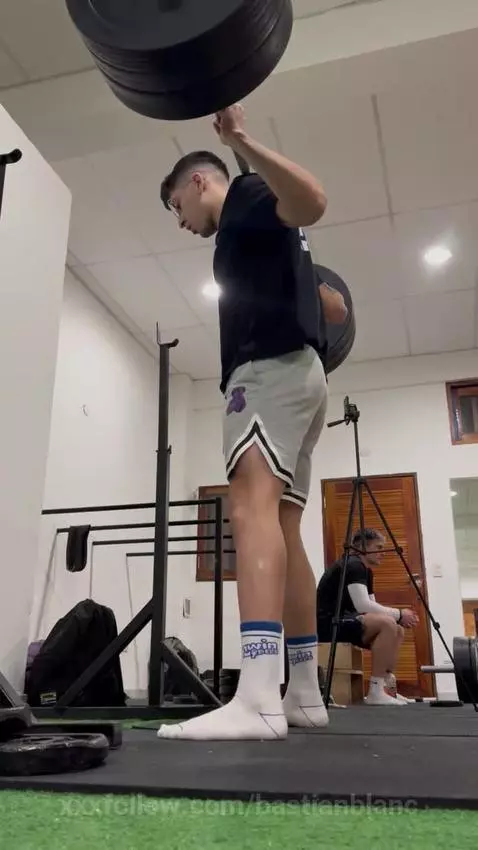 Uno de mis ejercicios favoritos. 
Cuanto crees que levante? ... by bastianblanc