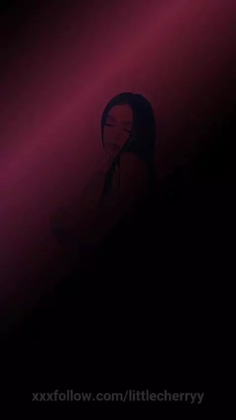 Red i on fire!! Come to visit me im online ! by littlecherryy