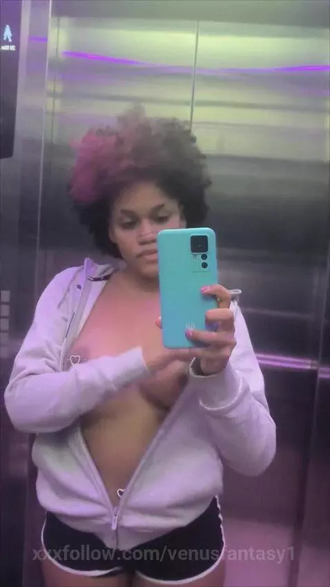 a lil elevator flash by venusfantasy1