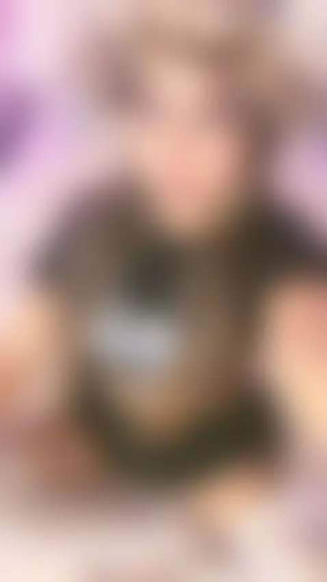 shy and petite girl🌸 by sofiebunnie