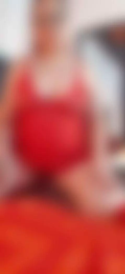 We are going to enjoy a very hot reading by kat-ina