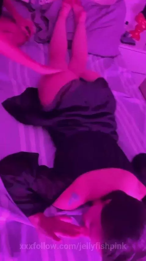 Noche de amigos by jellyfishpink