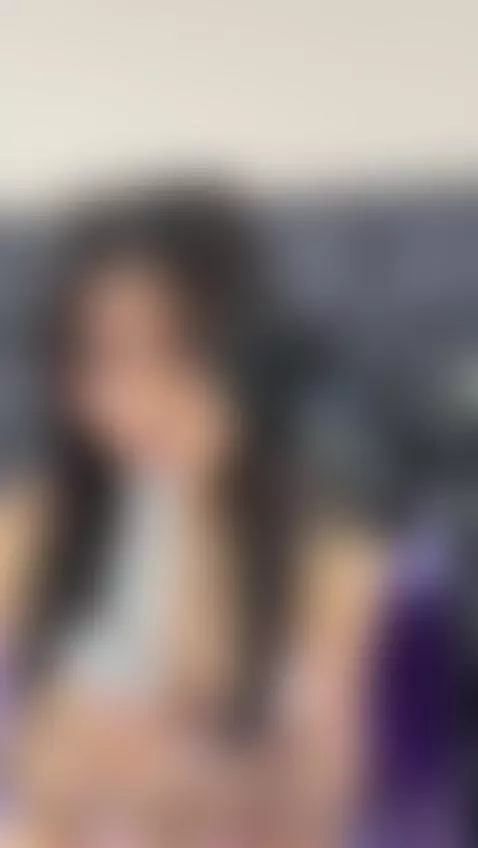 🎙do you like the way my throat sounds? by gisellemontess