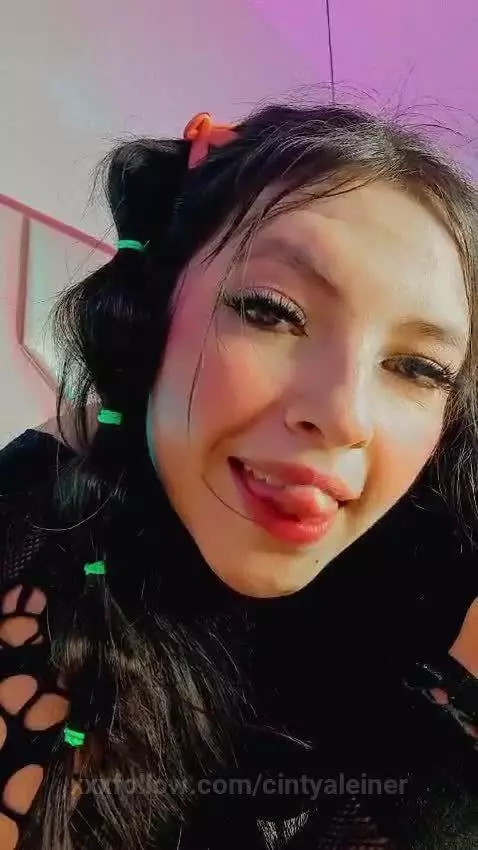 Hey♥ by cintyaleiner