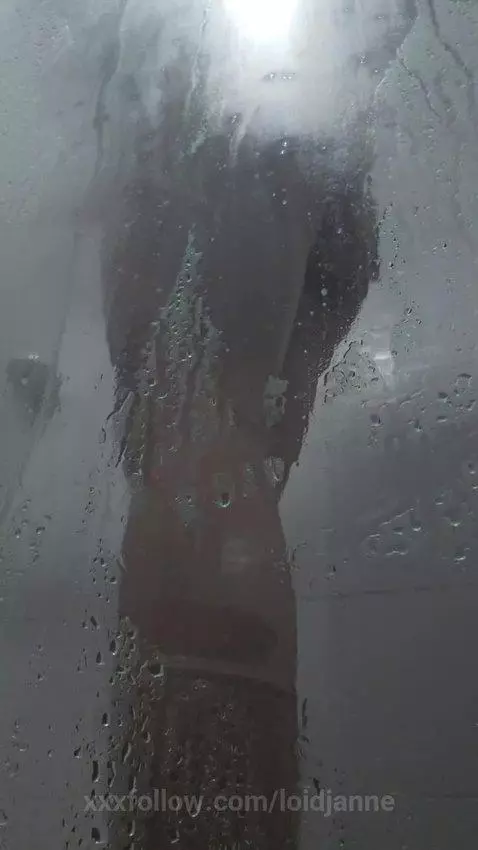 Take a shower with me by loidjanne