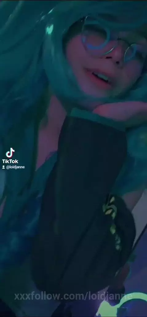 Hatsune Miku 💧 by loidjanne