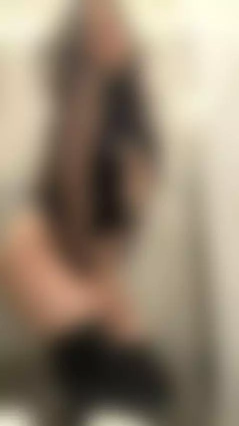 Solo no le prestes atención al baño del lado lol by loidjanne