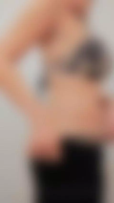 just a sexy peak by katsexy698