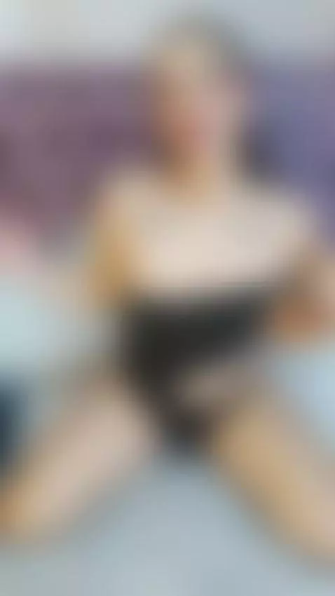 I love filling myself with the vibrator on...🤤
http://es.str... by emily-foxy