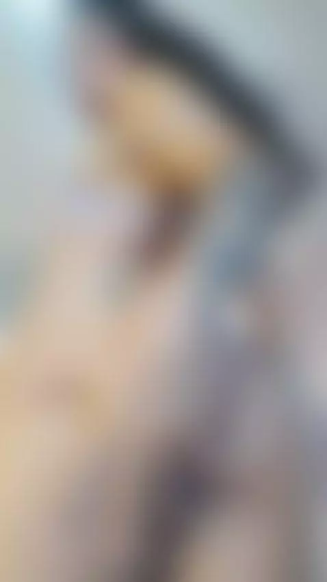 I want your hand squeezing my nipples...😈
es.stripchat.com/E... by emily-foxy