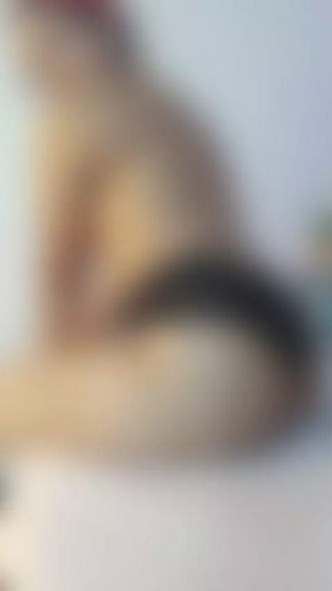 Can I be the girl who is in your bed to close the week as it... by emily-foxy