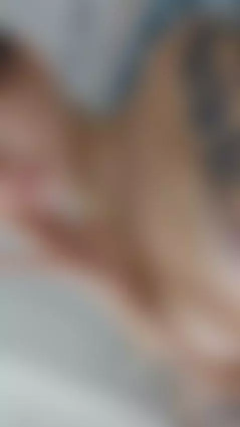 ¿Dónde me meterias estos dedos humedos?🤤 by felicitynesbar