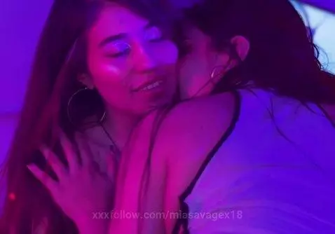 Doing a delicious threesome with @libelulatvoficial, do you ... by miasavagex18