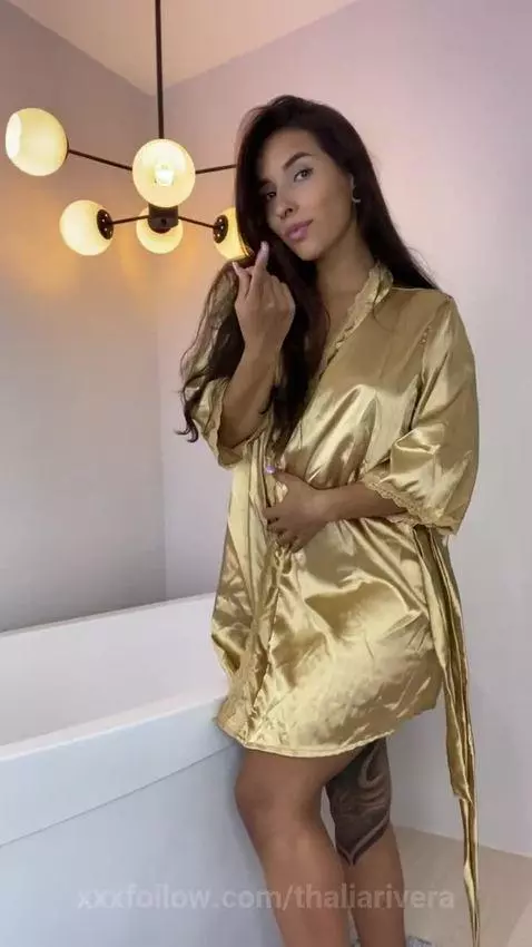 come here take a shower with me 🛁 by thaliarivera