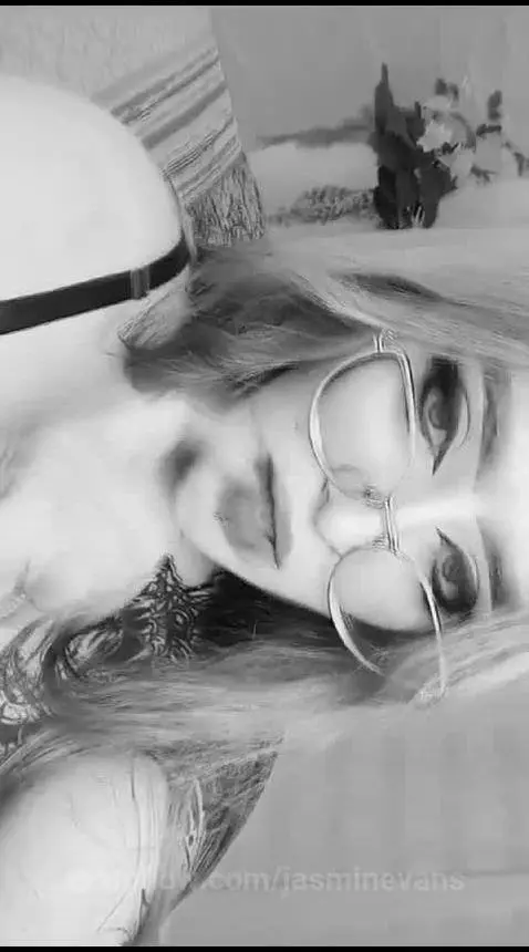 Can my eyes tell you what I'm thinking? by jasminevans