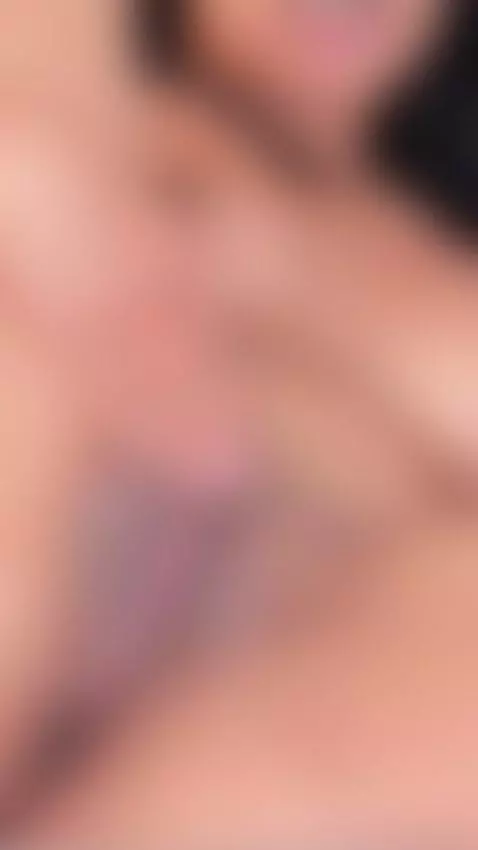 I'm online, my pussy is open and just waiting for your comma... by cailynbrowm