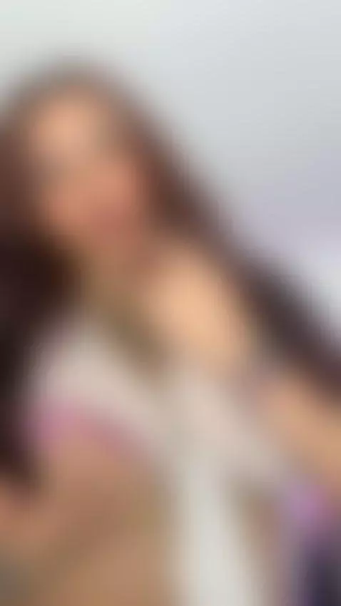 i am online 
https://chaturbate.com/jessica_kraft_ by jessicakraft