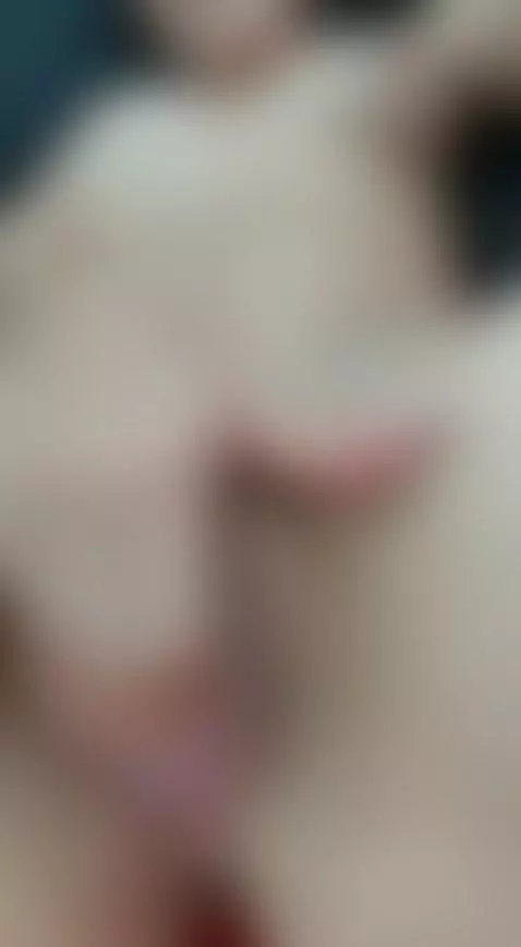 I feel hot by thebosscamilo