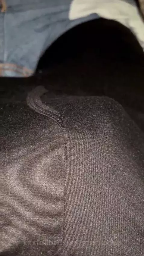 Algo se esconde y quiere salir a sorprenderte 😏 by malavidcc