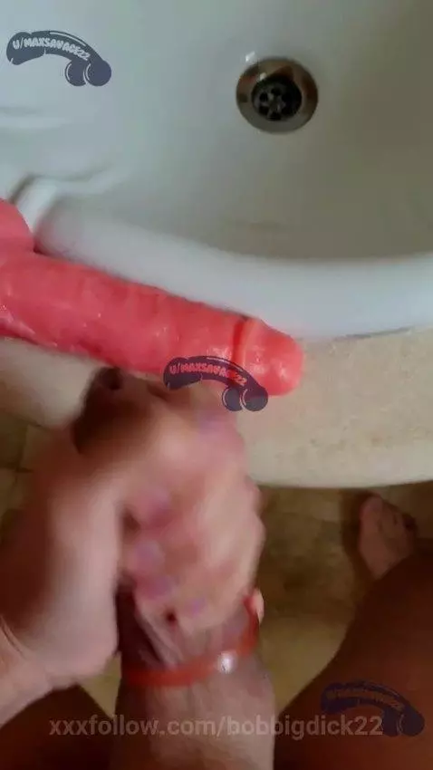 Imagina que ese dildo  es tu verga, y despues de correrme ar... by bobbigdick22