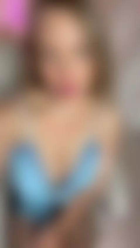 LIVE NOW! Do u wanna fun? by rosie-blakee