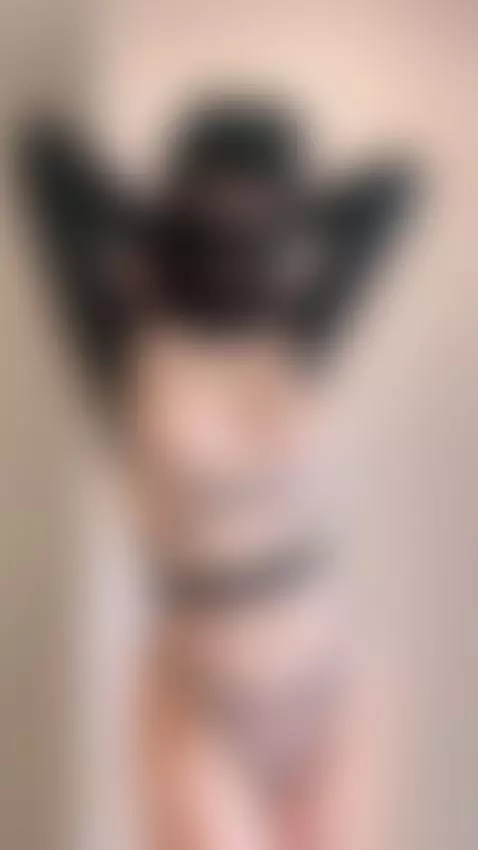 My neck is craving your soft kisses and gentle bites by tissymay