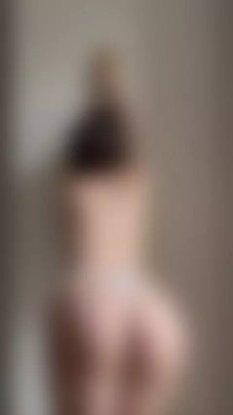 Let me smother you with my thick ass, I promise you'll love ... by tissymay