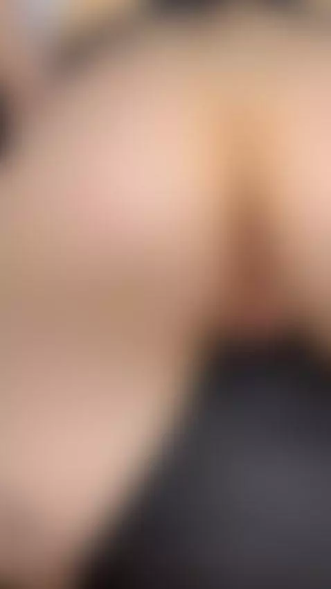 Serving of semen on the buttocks by tissymay