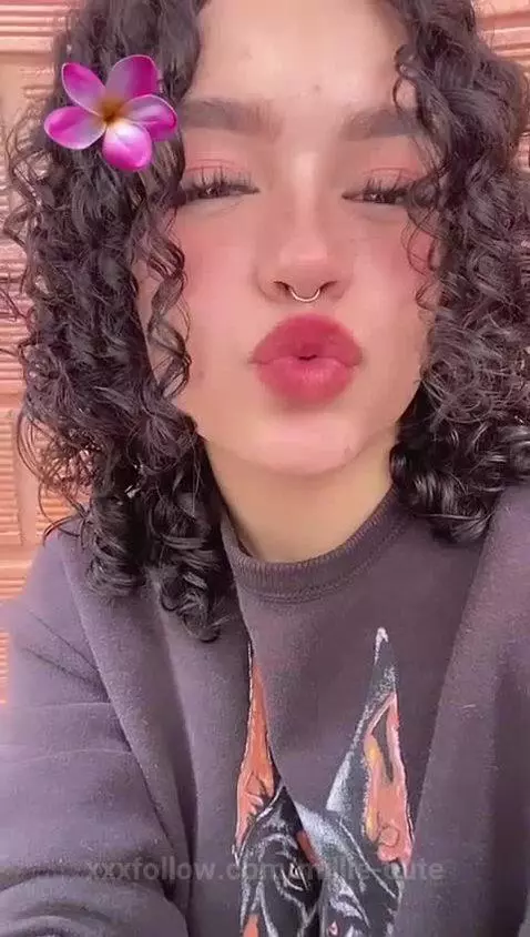 💟🌷🤭 by millie-cute