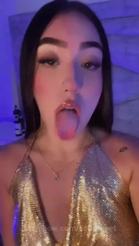 ONLINE by sofiisweet