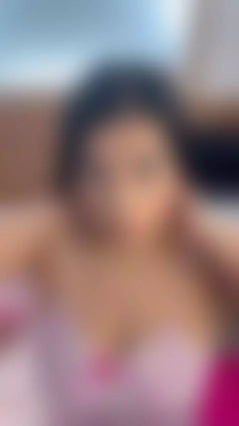 Most of my curves are up top 💖🥵 by im-lara-xoxo