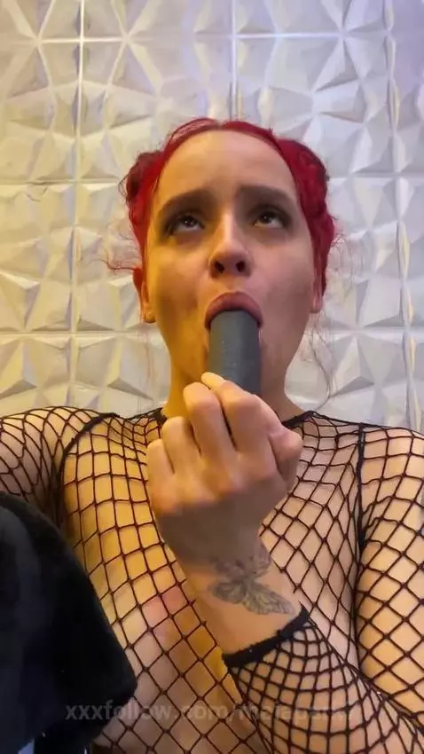 Sucking abig black yummy dildo by maiapark7