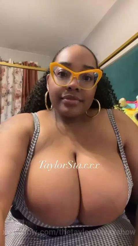 u wish u could smell in between my big  juicy titts dont u by thetaylorstaxxxshow