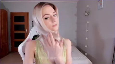 any thoughts about what hairstyle i need? by coralinamoon