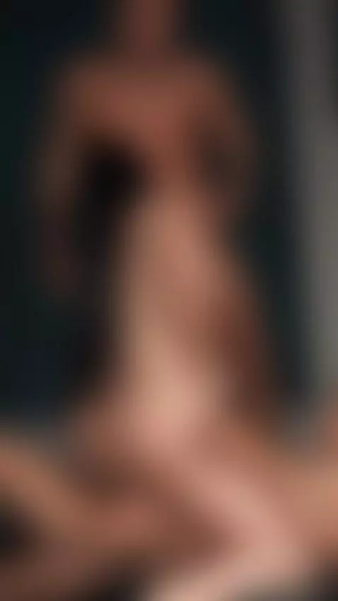 Chupando mientras monto, me encanta sentir dos vergas en mi ... by sarablack4