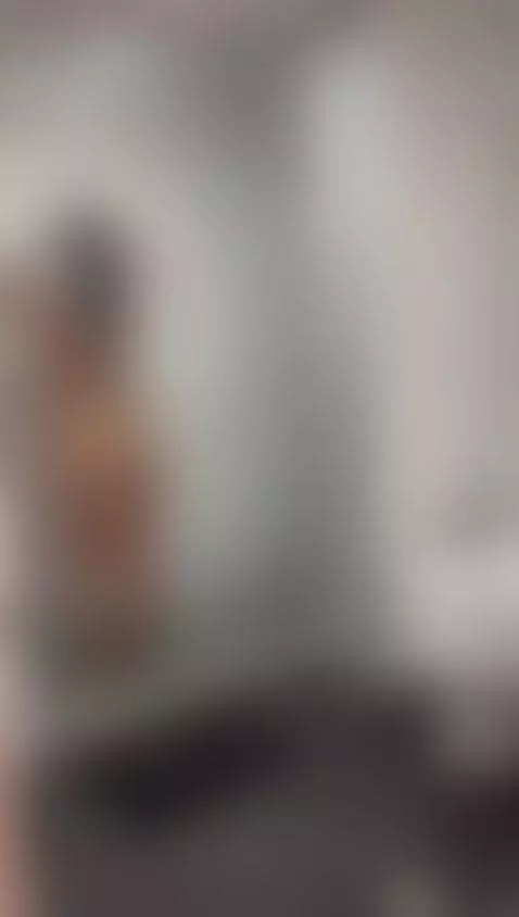 me sorprendio  mi amiga a lo mejor  quiere ducharse conmigo ... by sarablack4