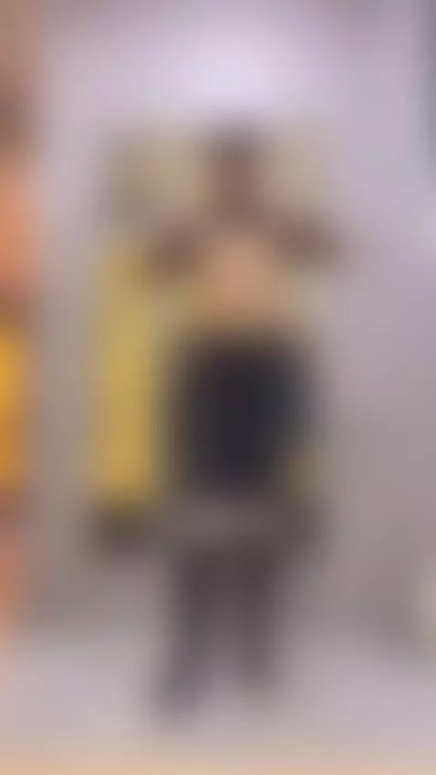 aprovechando  un descuido de la señora del aseo del gym ,me ... by sarablack4